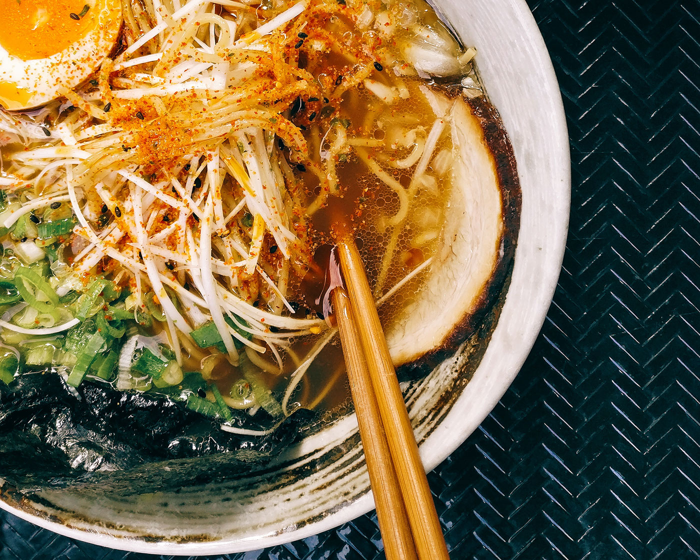 Embárcate en un viaje culinario con nuestras bases de ramen de calidad superior